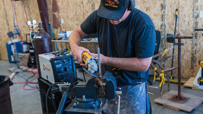 Bracket for deer mount