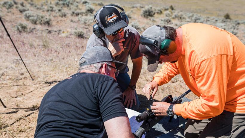 Making small adjustments to riflescope