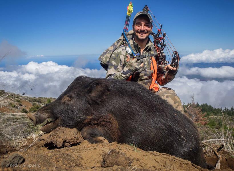 Pedro De Ampuero with a Maui Hawaii mountain boar