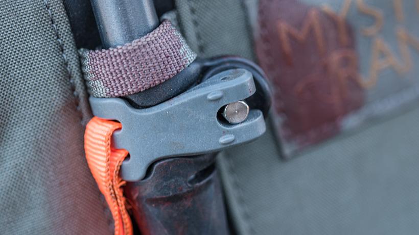 Lever locks on mystery ranch pop up 38