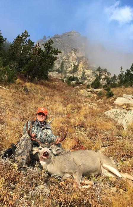 Tylee Williams with her Wyoming mule deer buck