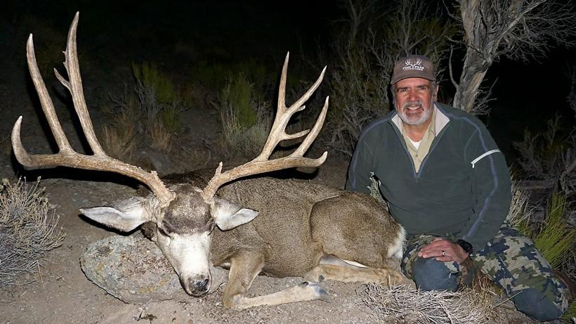 Nevada mule deer taken with pine peak outfitters