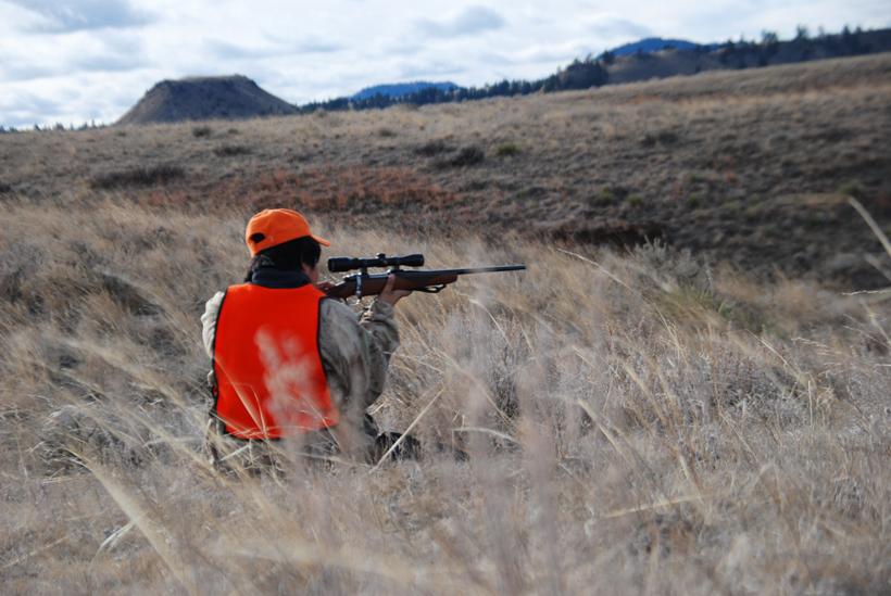Ldensmore aiming at mule deer buck
