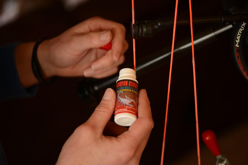 Applying bowstring cleaner