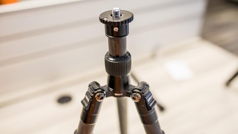 Sirui t 024x carbon fiber tripod center column adjustment twist lock