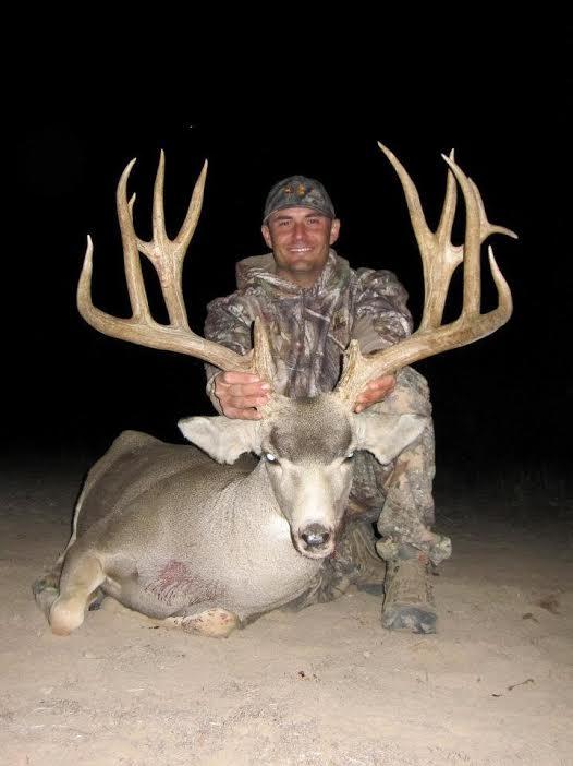 Arizona desert outfitters giant mule deer_0