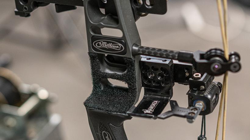 Bow riser shelf silenced with velcro tape