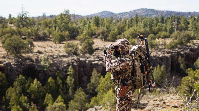 Free hand glassing technique while hunting
