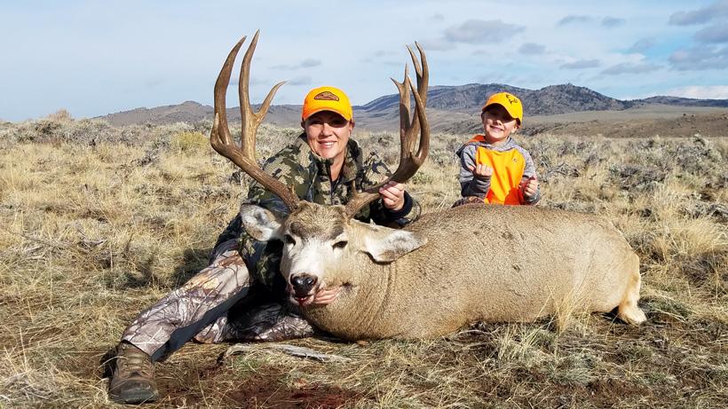 Heather with her Wyoming mule deer buck