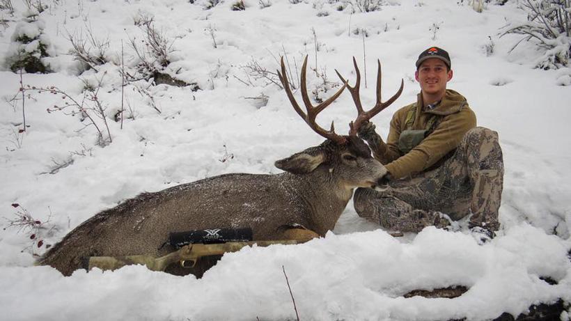 Dave barnett with his 2017 montana mule deer
