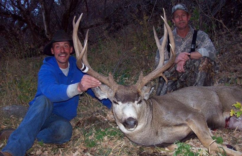 Giant mule deer buck taken by red cliff ranch