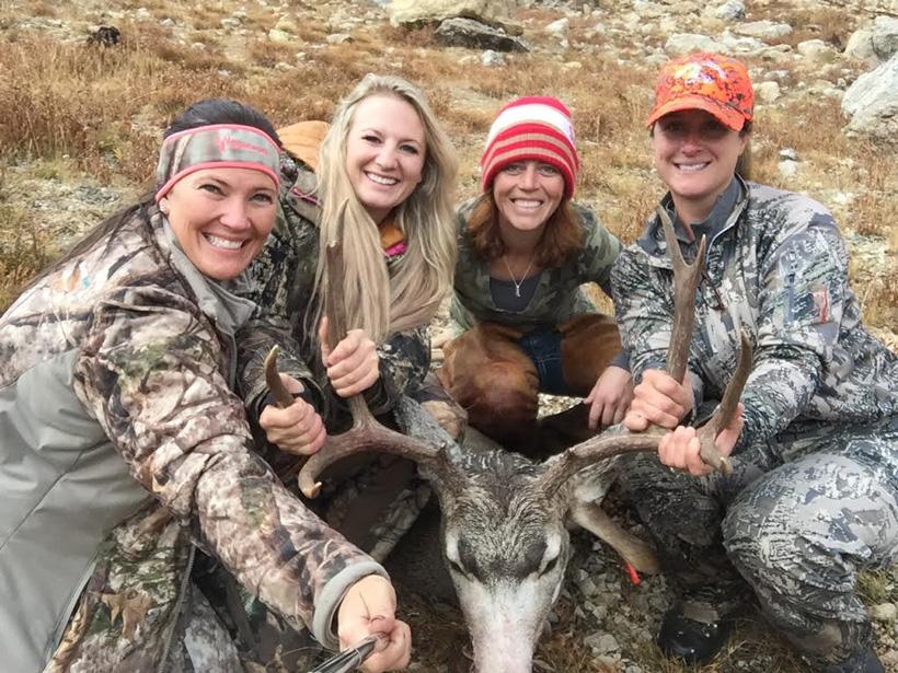 Tylee Williams and friends with her Wyoming mule deer buck