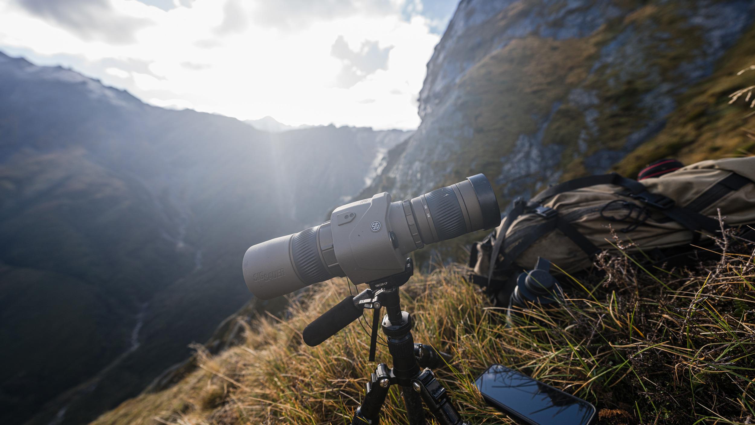 Compact spotting scope the SIG SAUER OSCAR6 HDX PRO