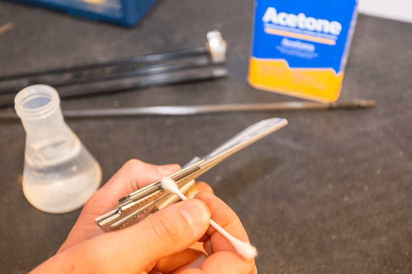 Cleaning vane with acetone