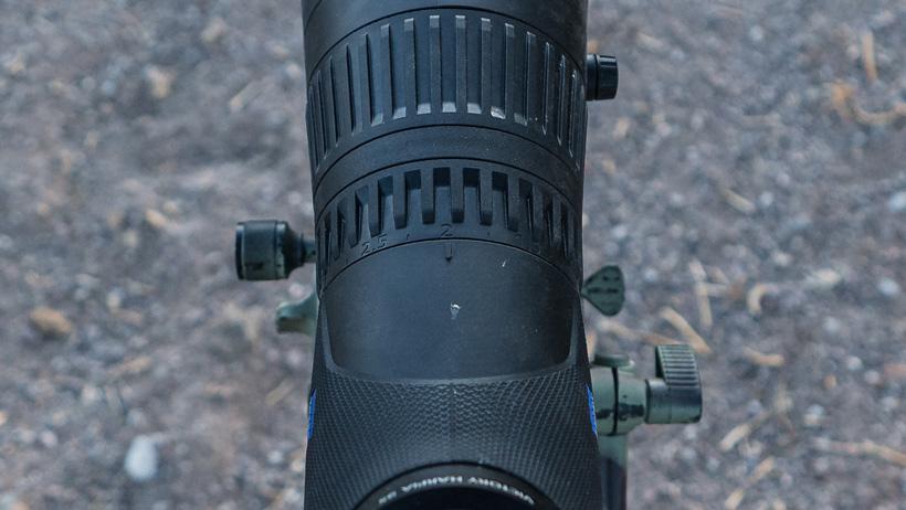 Focus and magnification on zeiss spotting scope